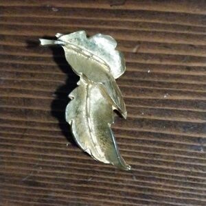 Vintage DFA Gold Tone Leaf Brooch
